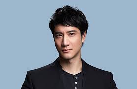 How tall is Leehom Wang?